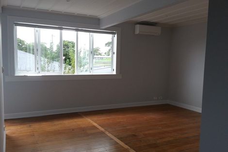 Photo of property in 26 Archibald Road, Kelston, Auckland, 0602