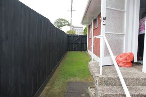 Photo of property in 1/71 Hepburn Road, Glendene, Auckland, 0602