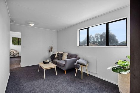 Photo of property in 11 Finer Place, Hawera, 4610