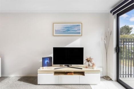 Photo of property in 18 Patariki Way, Beach Haven, Auckland, 0626