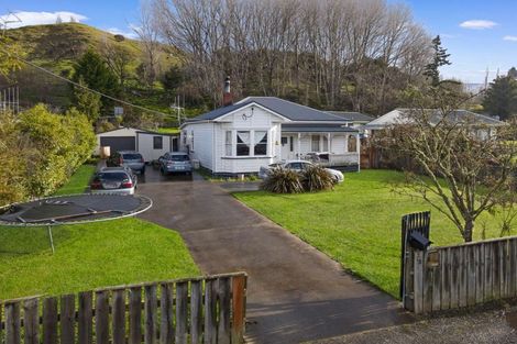 Photo of property in 13 Ongo Road, Hunterville, 4730