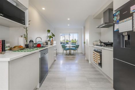 Photo of property in 28a Biplane Street, Takanini, 2112