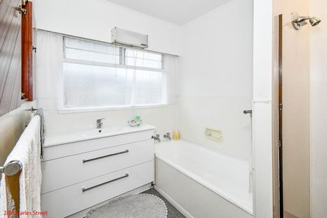 Photo of property in 2/8 Charles Street, Papatoetoe, Auckland, 2025