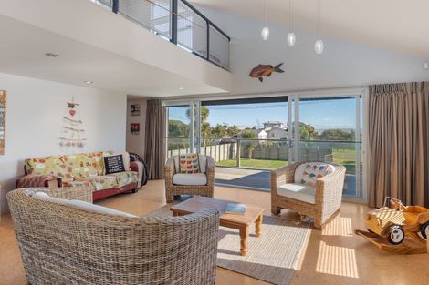 Photo of property in 8 Rodney Avenue, Te Horo Beach, Otaki, 5581
