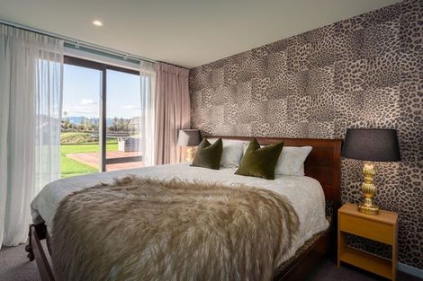 Photo of property in 16 Runholder Rise, Jacks Point, 9371