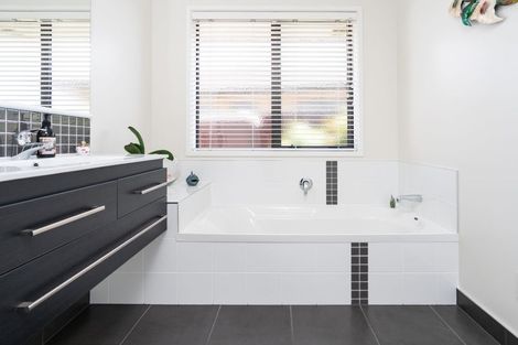 Photo of property in 3 Mcgregor Place, Paraparaumu, 5032