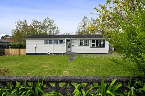 Photo of property in 10 Karaka Street, Inglewood, 4330