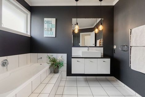 Photo of property in 32 Marnane Terrace, St Andrews, Hamilton, 3200