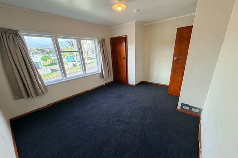 Photo of property in 3-5 York Place, Cannons Creek, Porirua, 5024