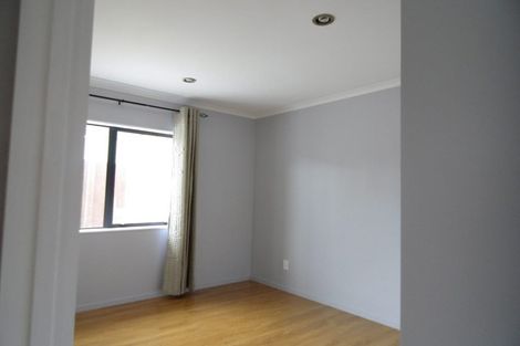 Photo of property in 72 Glenveagh Park Drive, Weymouth, Auckland, 2103