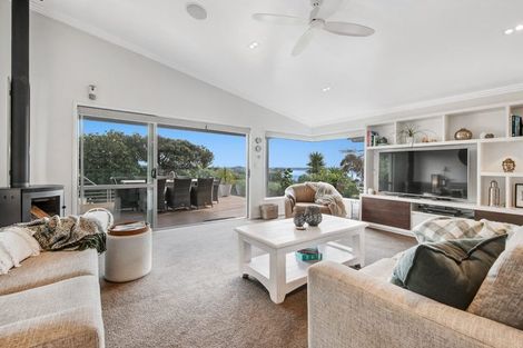 Photo of property in 88 Tiri Road, Tindalls Beach, Whangaparaoa, 0930