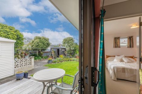 Photo of property in 76 Meeanee Quay, Westshore, Napier, 4110