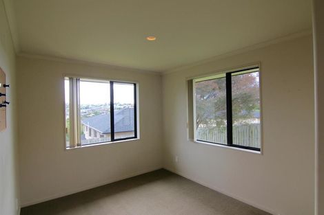 Photo of property in 28 Nimstedt Avenue, Oteha, Auckland, 0632