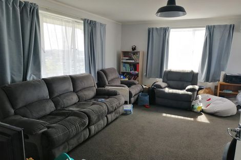 Photo of property in 63 Ruskin Road, Newlands, Wellington, 6037