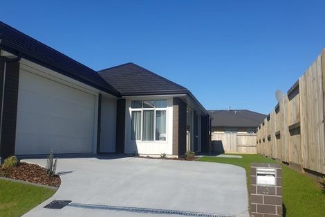 Photo of property in 35 Komata Crescent, Papamoa Beach, Papamoa, 3118
