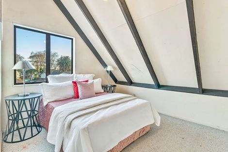 Photo of property in 2/5 Gloaming Place, Conifer Grove, Takanini, 2112