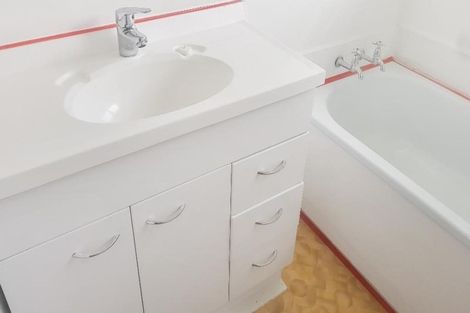 Photo of property in 10b Sharivari Place, Conifer Grove, Takanini, 2112