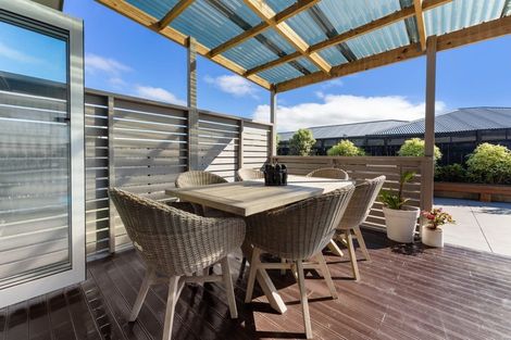 Photo of property in 12 Monaco Grove, Fitzherbert, Palmerston North, 4410