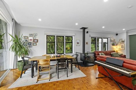 Photo of property in 124 Kamahi Street, Stokes Valley, Lower Hutt, 5019