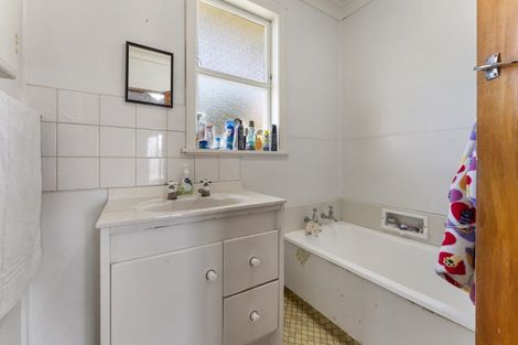 Photo of property in 8 Luton Street, Hokowhitu, Palmerston North, 4410