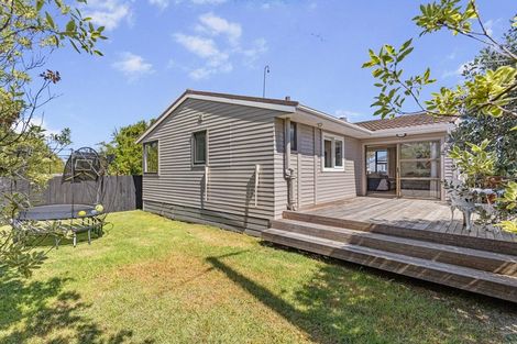 Photo of property in 22a Kirrie Avenue, Te Atatu South, Auckland, 0610
