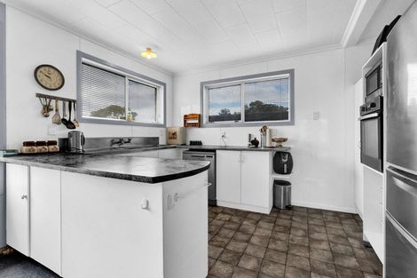 Photo of property in 15 Shaldon Crescent, Blagdon, New Plymouth, 4310