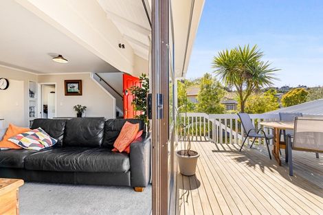 Photo of property in 5 Lorena Place, West Harbour, Auckland, 0618