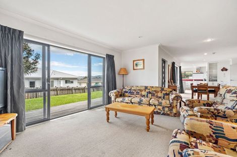 Photo of property in 10 Frangipani Street, Cable Bay, 0420