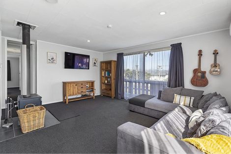 Photo of property in 32 Owhiti Street, Titahi Bay, Porirua, 5022