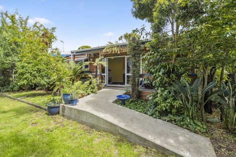 Photo of property in 4 Robert Grove, Paraparaumu, 5032