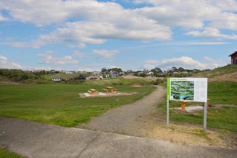 Photo of property in 45 Vaucluse Heights, Fitzherbert, Palmerston North, 4410