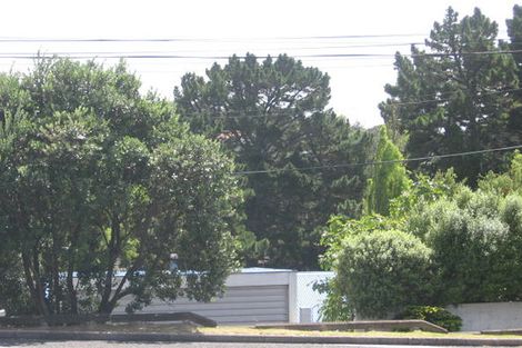 Photo of property in 393 Wairau Road, Totara Vale, Auckland, 0629