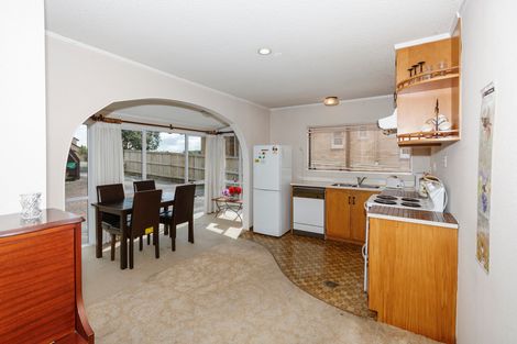 Photo of property in 1/170 Titirangi Road, New Lynn, Auckland, 0600