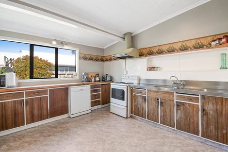 Photo of property in 17 Parakai Avenue, Parakai, 0830