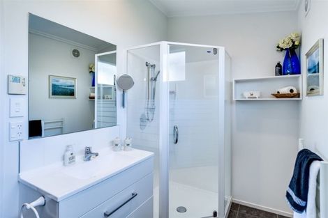 Photo of property in 3a Seapoint Road, Bluff Hill, Napier, 4110