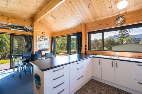 Photo of property in 2 Worlds End Road, Tennyson Inlet, 7195