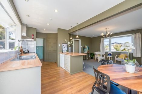 Photo of property in 9 Laburnum Grove, Maungaraki, Lower Hutt, 5010