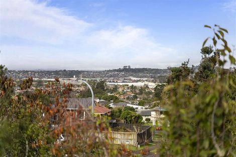 Photo of property in 25 Chatsworth Crescent, Pakuranga Heights, Auckland, 2010