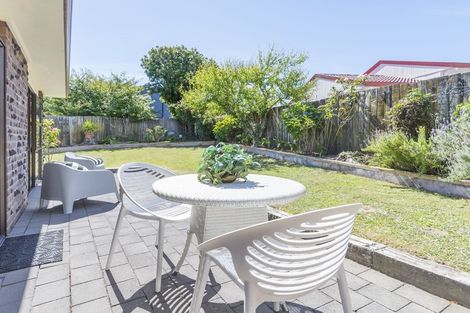 Photo of property in 2/13 Parramatta Place, Botany Downs, Auckland, 2010