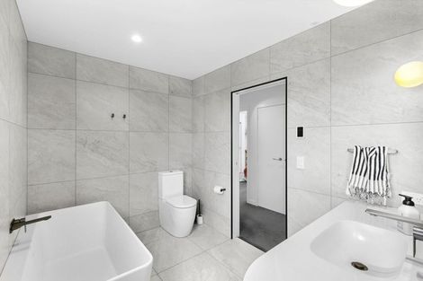 Photo of property in 91 Paynters Avenue, Strandon, New Plymouth, 4312