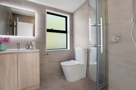 Photo of property in 1/129 Lancaster Road, Beach Haven, Auckland, 0626