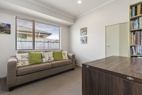 Photo of property in 15 Wroxton Place, Waiuku, 2123