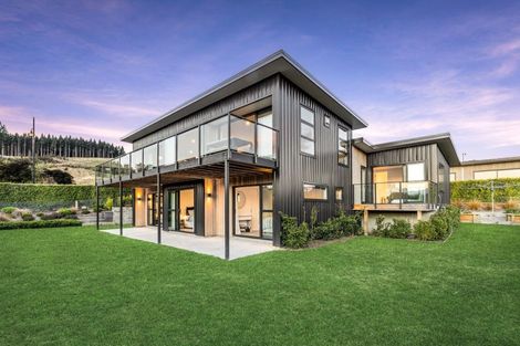 Photo of property in 33 Kirimoko Crescent, Wanaka, 9305