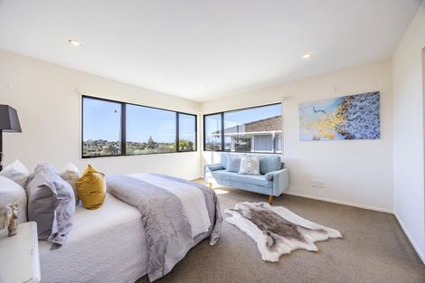 Photo of property in 13 Knightsbridge Drive, Forrest Hill, Auckland, 0620