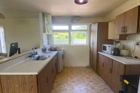 Photo of property in 3 Tiroroa Avenue, Te Atatu South, Auckland, 0610