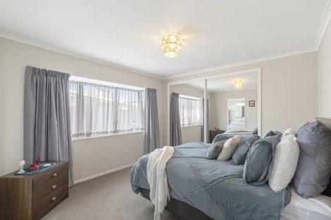 Photo of property in 14 John Lister Close, Golflands, Auckland, 2013