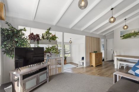 Photo of property in 36 Elliston Crescent, Stanmore Bay, Whangaparaoa, 0932