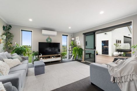 Photo of property in 64 Darlington Street, Ngatea, 3503