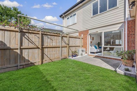 Photo of property in 4 Brashier Circle, Sunnyvale, Auckland, 0612