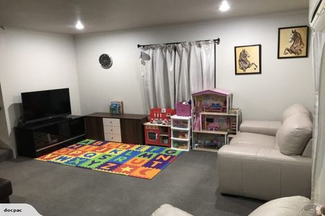 Photo of property in 16 Black Rock Road, Newlands, Wellington, 6037